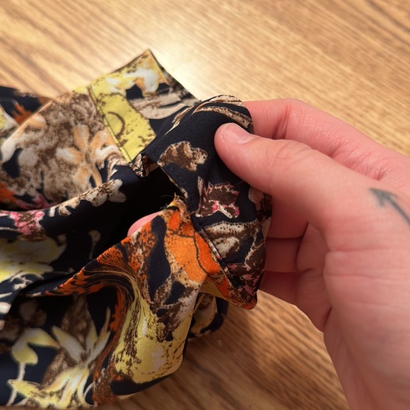 Floral Long Sleeved Romper - Picture 8 of 8